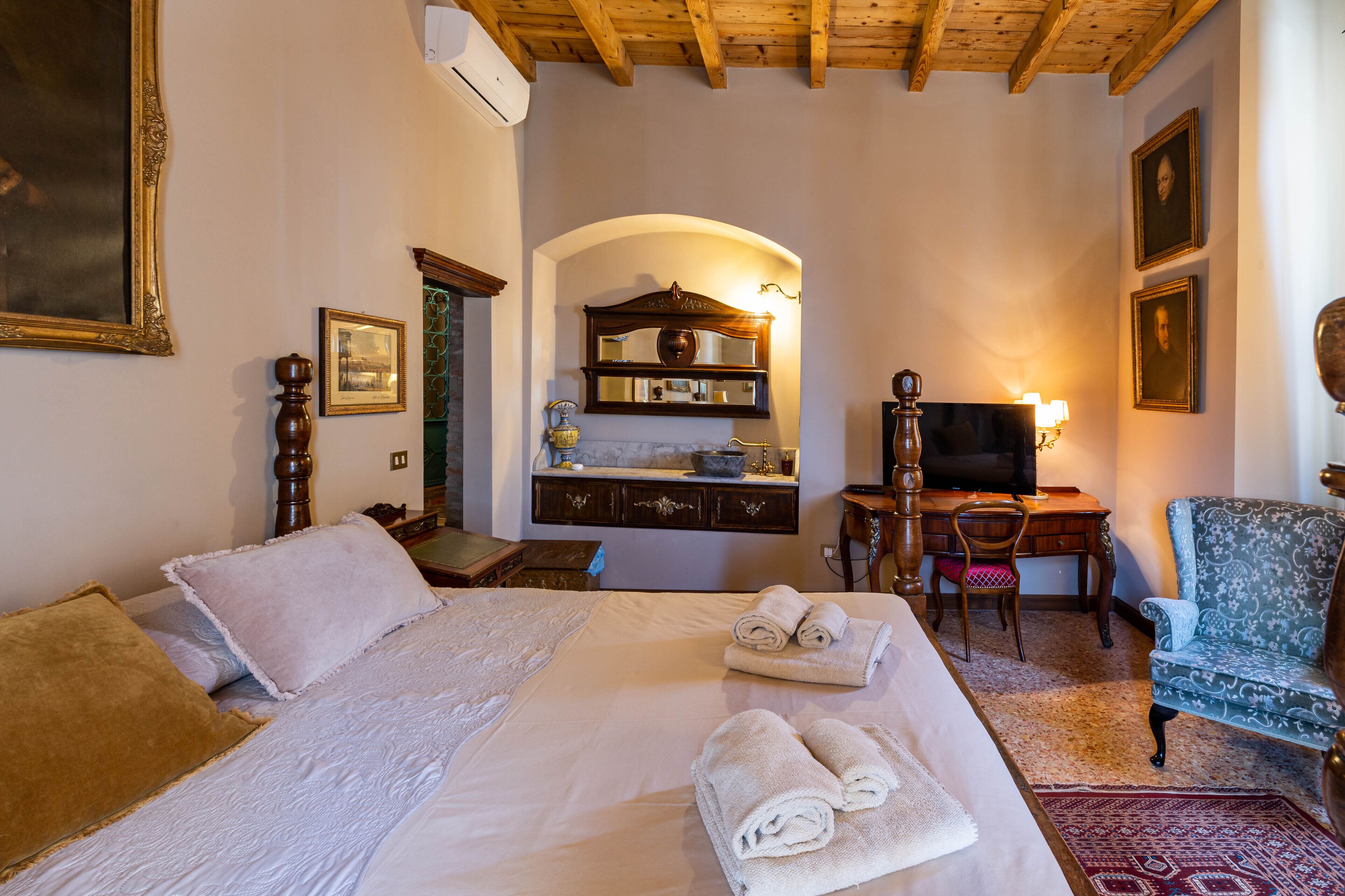 Formigola room | 1 bedroom, down comforters, individually furnished, desk