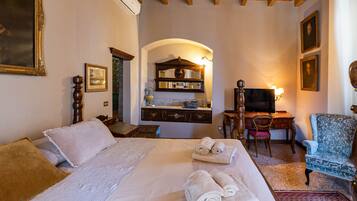 Formigola room | 1 bedroom, down comforters, individually furnished, desk