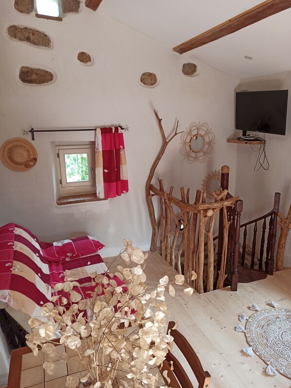 1 bedroom, iron/ironing board, travel cot, free WiFi