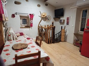 Dining - Gîte les Coquelicots de Retourtour (Lamastre)