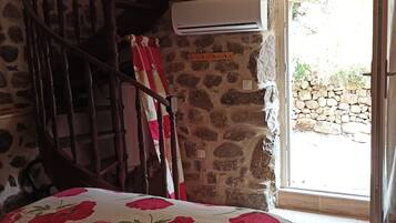 1 bedroom, iron/ironing board, travel cot, free WiFi