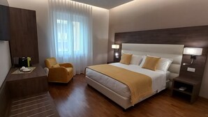 Luxury-Doppelzimmer | Zimmersafe, Schreibtisch, laptopgeeigneter Arbeitsplatz
