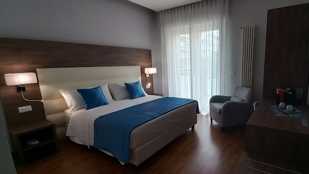 Luxury-Doppelzimmer | Zimmersafe, Schreibtisch, laptopgeeigneter Arbeitsplatz