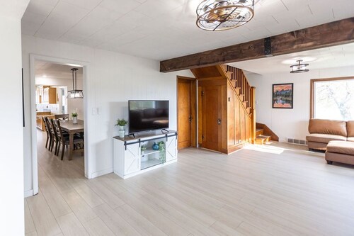 Quiet Farmhouse centrally located between Yellowstone and Jackson Hole and more