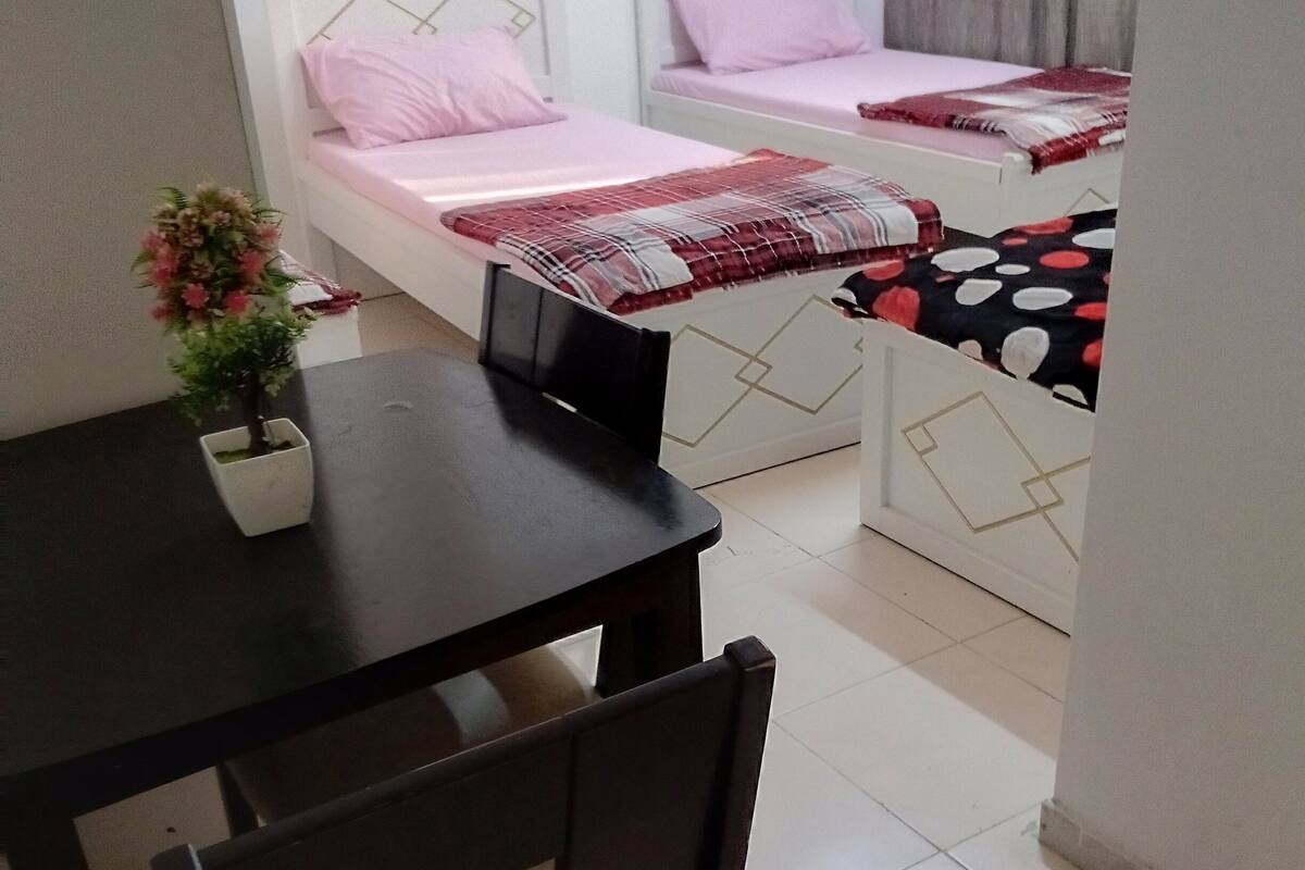 Quartos à prova de som, ferros/tábuas de passar roupa, Wi-Fi de cortesia