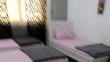 Basic Shared Dormitory | Soundproofing, iron/ironing board, free WiFi