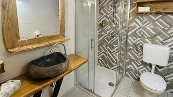 Family Suite | Bathroom