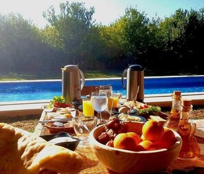 Daily local cuisine breakfast for a fee - DAR KHEDIJA (Balta Bouawene)