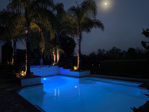 Thousand Oaks Pool Paradise—Private Home, Pool, & Free Heated Hot Tub!
