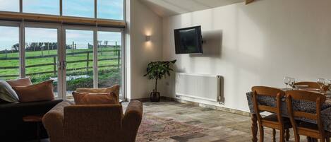 Open plan living space | Neuadd Wen - Branwen - Neuadd Wen Cottages, Llanfachraeth, near Holyhead