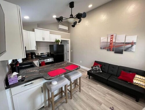 2-bedroom vacation home just 8 minutes from Stockton Lake