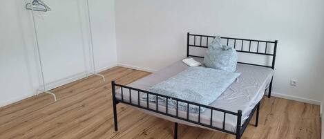 2 makuuhuonetta, ilmainen Wi-Fi, vuodevaatteet