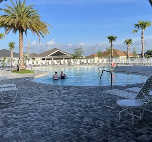 Pool - A Ray of Funshine - Active comm. with lots of Golf, pools, pickleball + more. (The Villages)