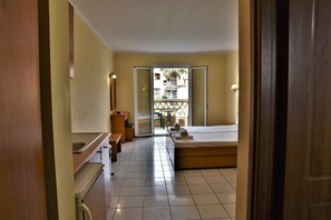 Estudio estándar, 1 habitación, vista al jardín | Caja de seguridad en la habitación, insonorización y wifi gratis 