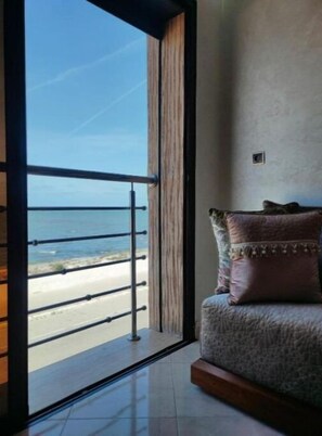 Interior - - Clapotis - (El Jadida)