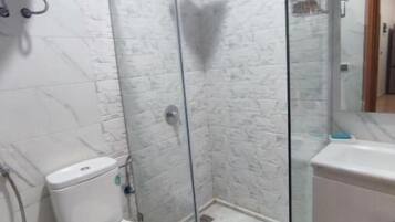 Handtücher, Seife, Toilettenpapier