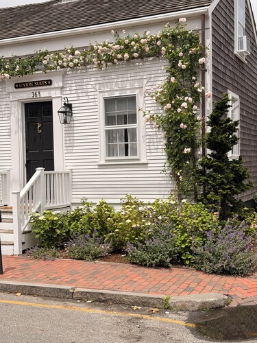 Three bedrooms Four Blocks to Town and Harbor with parking