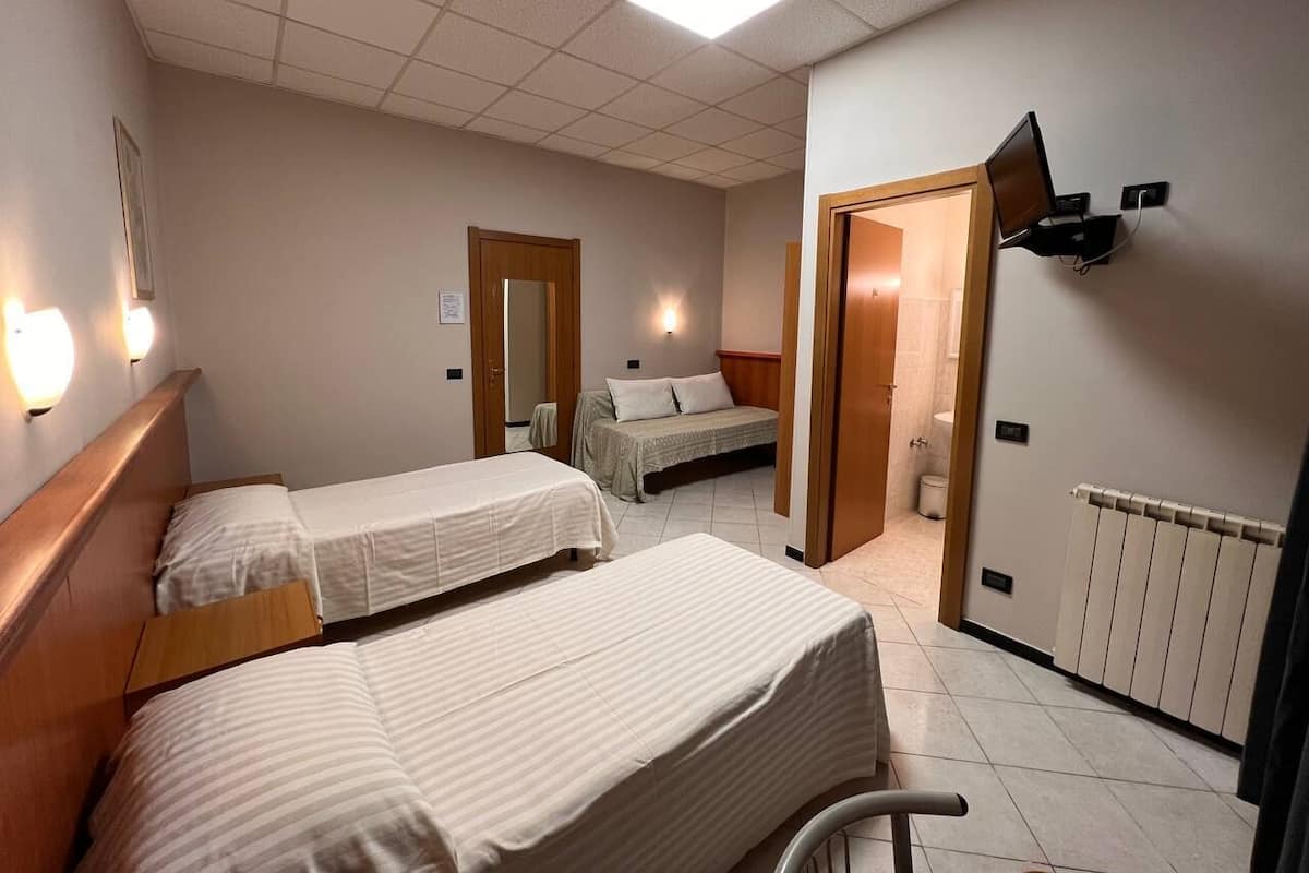 Economy Quadruple Room