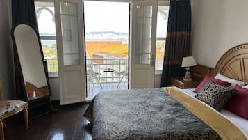 Exclusieve kamer, veranda, uitzicht op zee | Een minibar, geluiddichte muren, gratis wifi, beddengoed