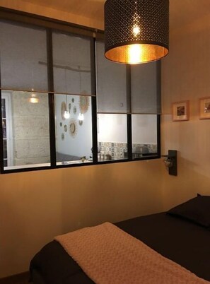 1 chambre, bureau, fer et planche à repasser, Wi-Fi gratuit