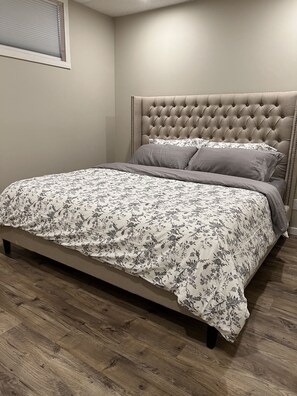 4 bedrooms, desk, travel cot, free WiFi