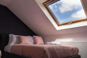 2 bedrooms, iron/ironing board, WiFi