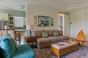 TV - Serene 2BR/2BA in Crystal Cove at Sandestin! (Miramar Beach)