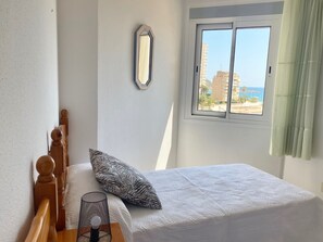2 chambres, fer et planche à repasser, Wi-Fi gratuit, draps fournis
