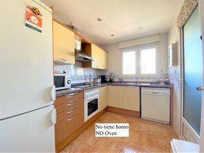 Frigorifero, microonde, lavastoviglie, macchina per tè/caffè