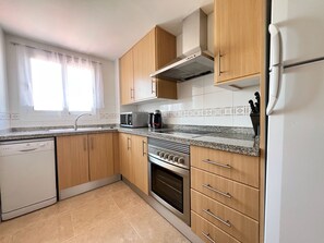 冷蔵庫、電子レンジ、オーブン、食器洗い機