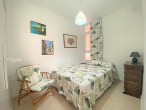 3 chambres, fer et planche à repasser, Wi-Fi gratuit, draps fournis