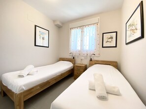 2 chambres, fer et planche à repasser, Wi-Fi gratuit, draps fournis