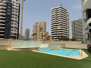 A swimming pool with a view of surrounding high-rise buildings. - Alq 200 Infinium II 1 (Calpe)