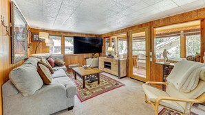 Living area - Cozy Forest Falls Rental Cabin Near Hiking Trails! (Forest Falls)