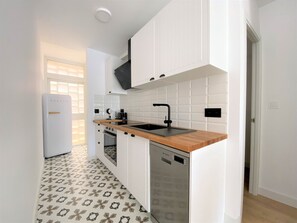 Réfrigérateur, micro-ondes, four, lave-vaisselle