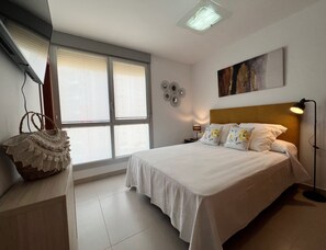 3 室のベッドルーム、アイロン / アイロン台、WiFi (無料)、ベッドシーツ