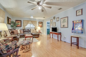 TV - Peaceful Alabama Vacation Rental w/ Large Deck (Jackson)