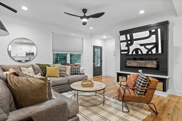 TV connectée, cheminée, espaces bureaux