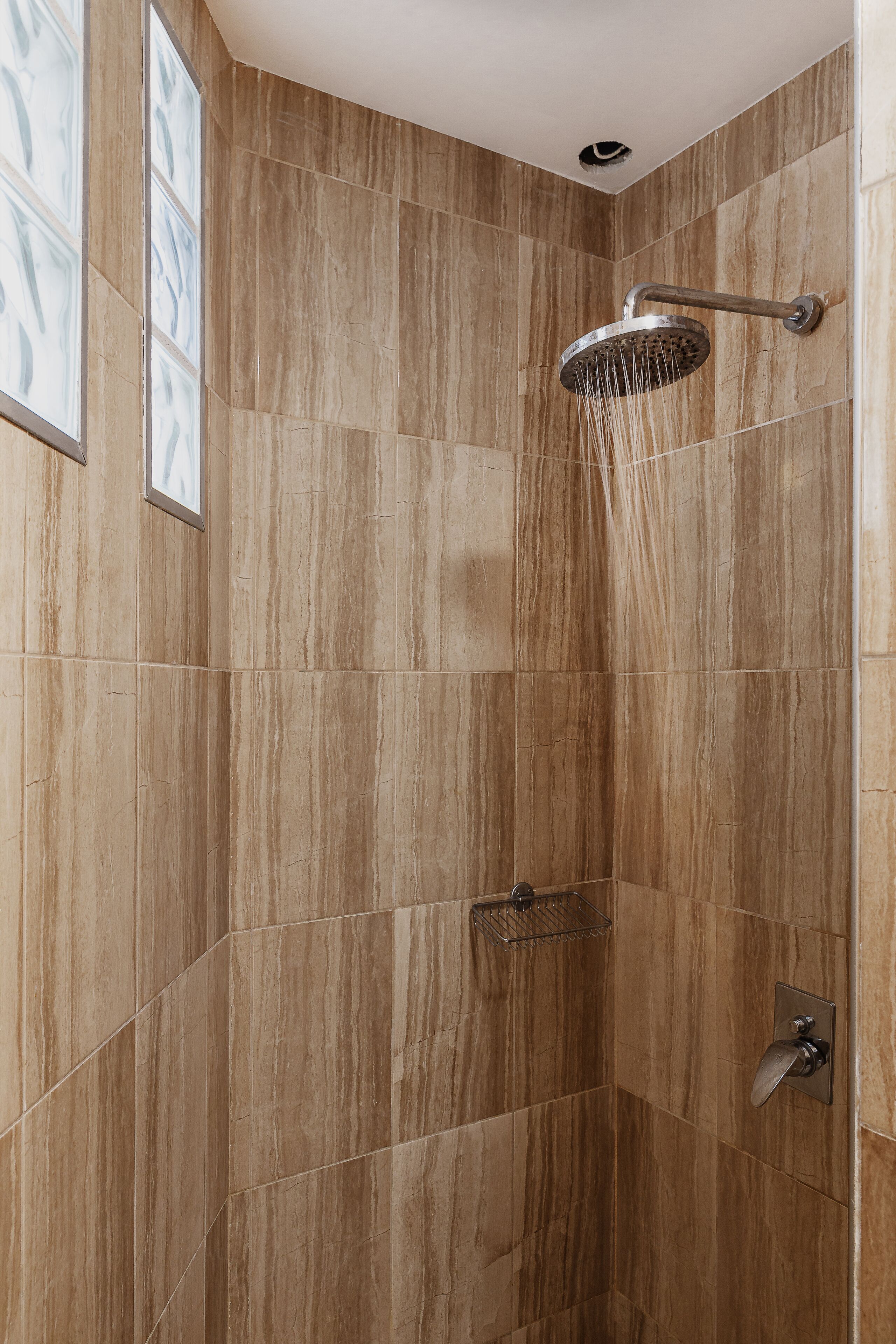 Dusche, kostenlose Toilettenartikel, Haartrockner, Bidet