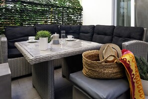 32-inch flat-screen TV with digital channels, TV - Villa Pearl  (Kassandra)