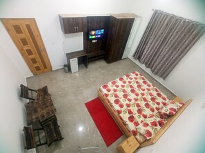 3 slaapkamers, een strijkplank/strijkijzer, wifi, beddengoed