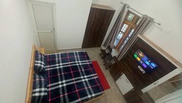 3 chambres, fer et planche à repasser, Wi-Fi, draps fournis