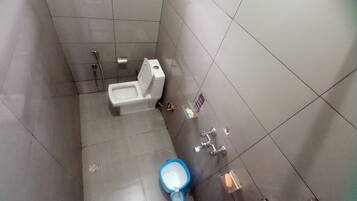 Bruser, bidet, håndklæder, Sæbe