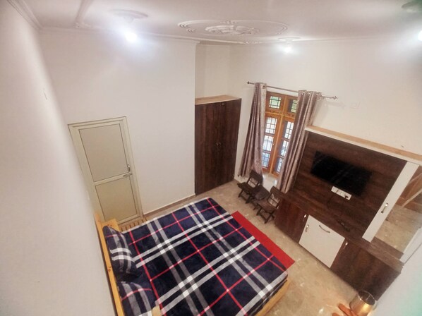 3 slaapkamers, een strijkplank/strijkijzer, wifi, beddengoed