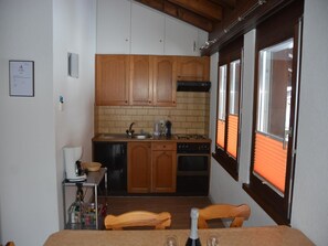 Fridge, cookware/dishes/utensils