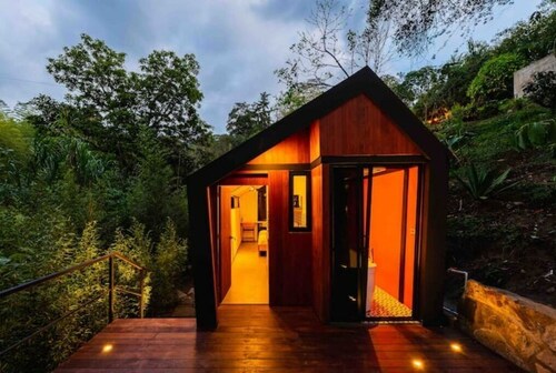 Minicasa Salvaje con Tina, Cama King y Terraza