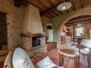 Télévision, cheminée