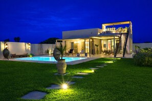 Pool - Villa Alti vista mare e piscina privata (Santa Maria del Focallo)
