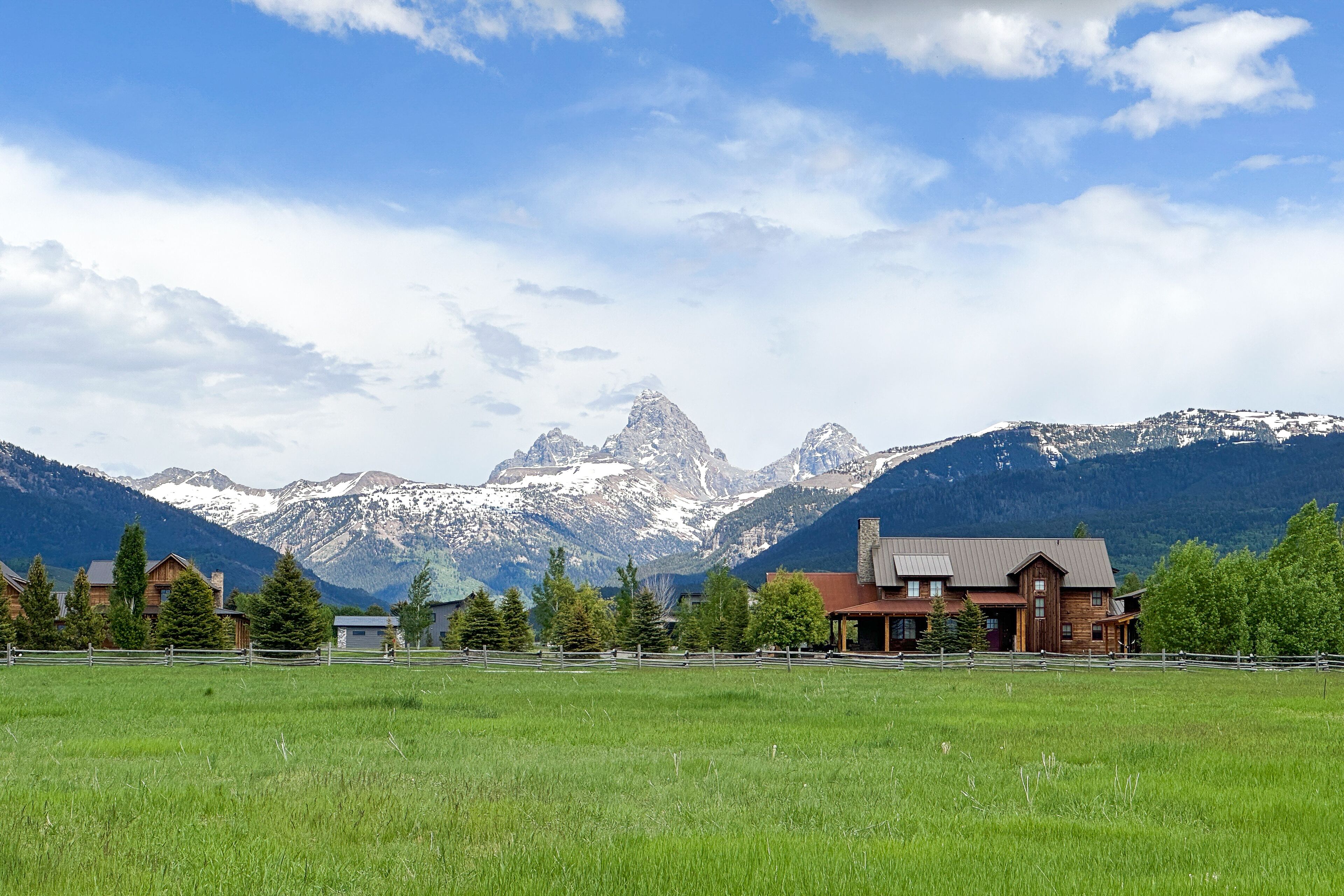 Elegant frontier lodge with Teton views, hot tub & indoor/outdoor fireplaces