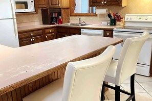 Microwave, oven, stovetop, dishwasher - Paige's Place at the Beach Early Check -ins!  Fido Friendly (Kill Devil Hills)